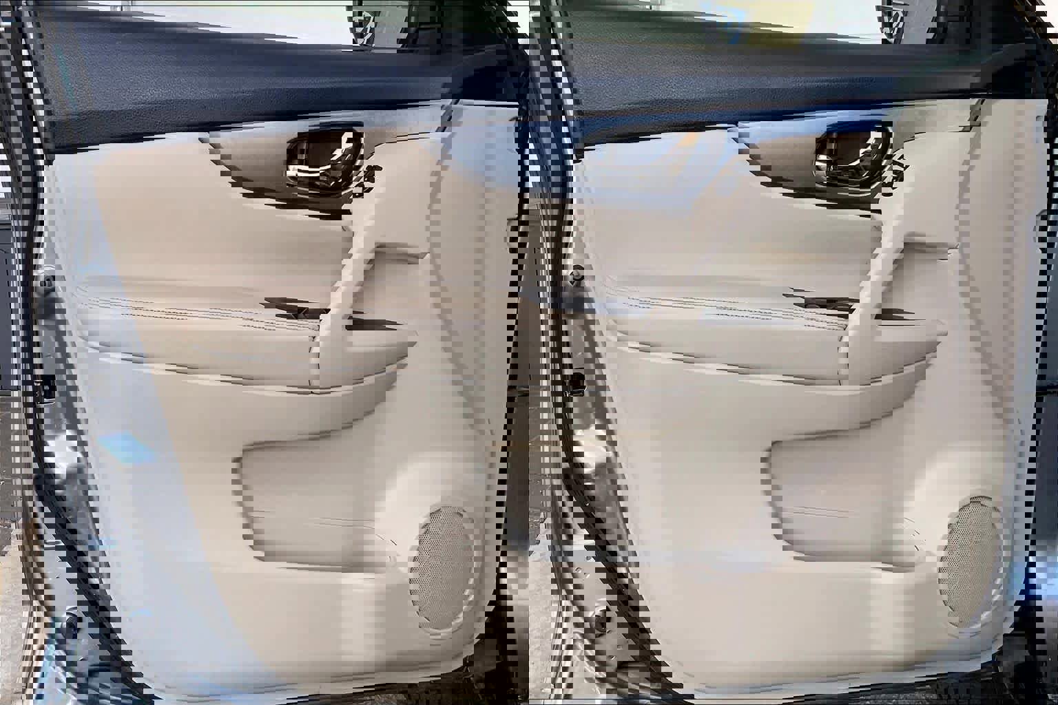 Used 2016 Nissan Rogue S w/ Appearance Package image 22