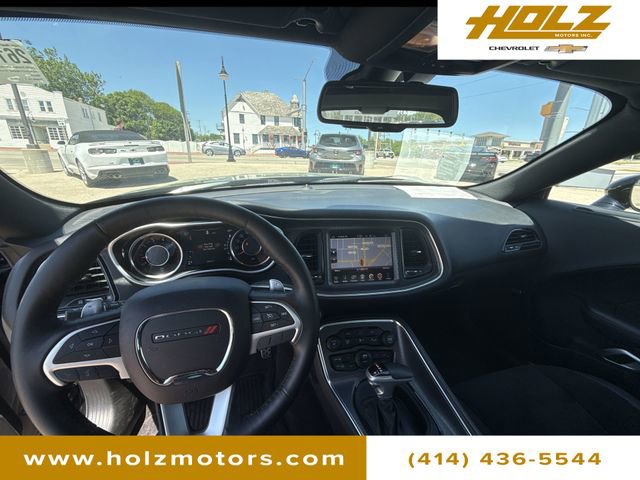 Used 2016 Dodge Challenger R/T Scat Pack w/ Leather Interior Group RWD image 22