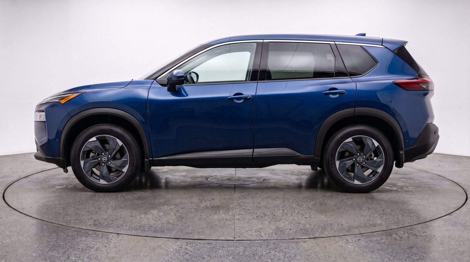 Used 2025 Nissan Rogue SV FWD image 4