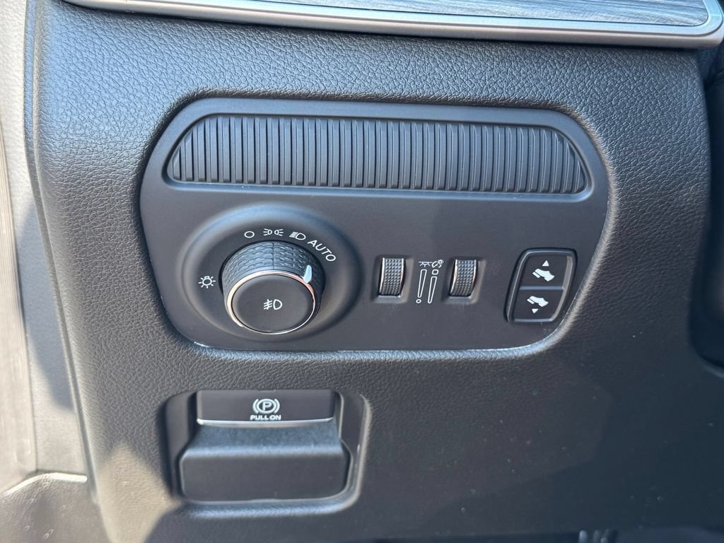 Used 2024 Jeep Wagoneer L Series III w/ Flexible Seating Group AWD/4WD image 24
