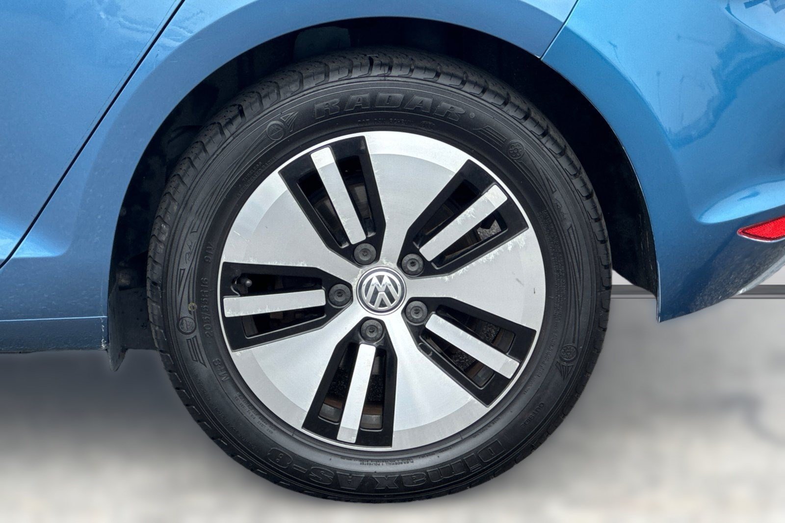 Used 2015 Volkswagen e-Golf SEL Premium FWD image 13