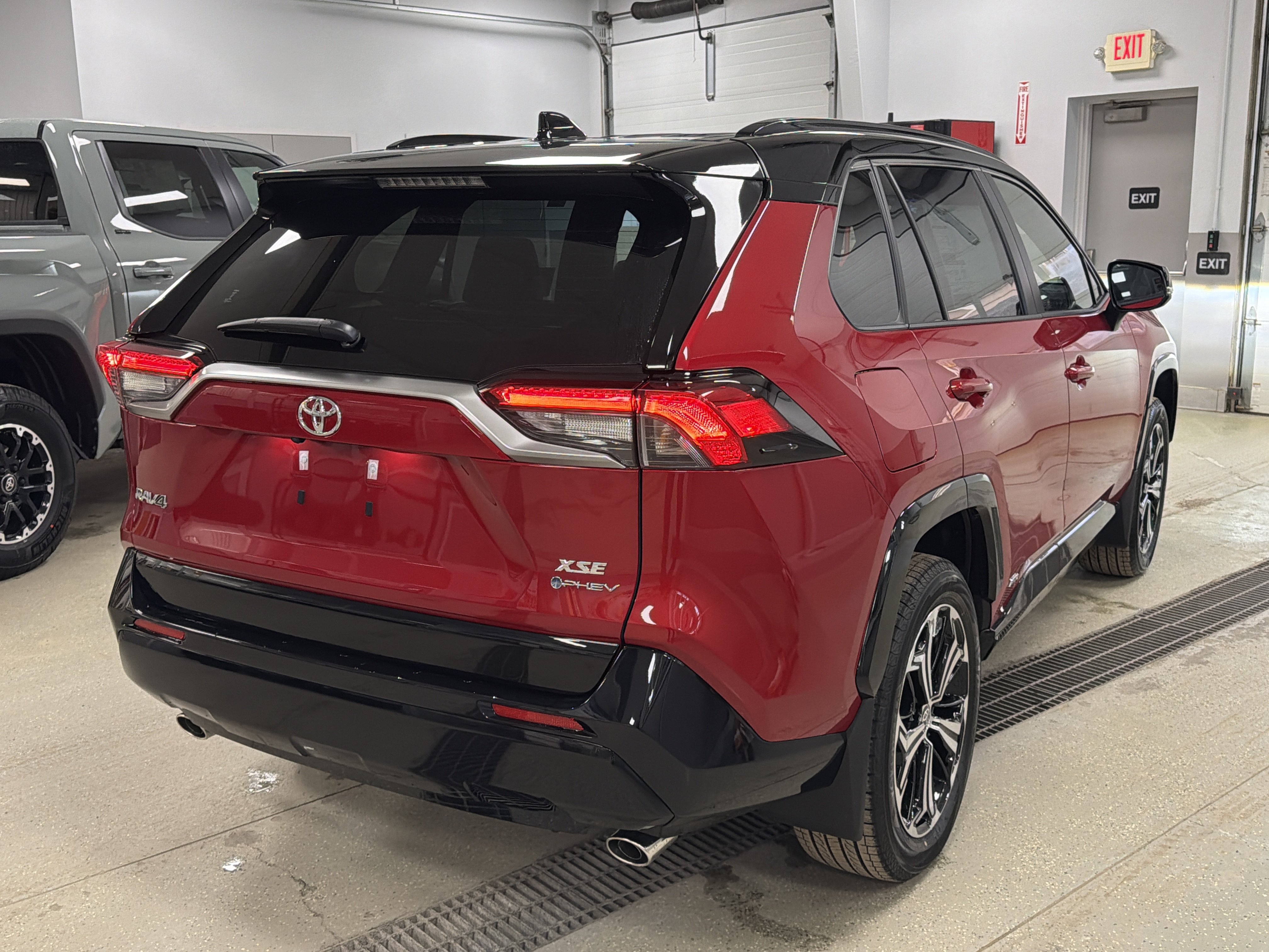 New 2025 Toyota RAV4 XSE w/ Weather Package AWD/4WD image 3