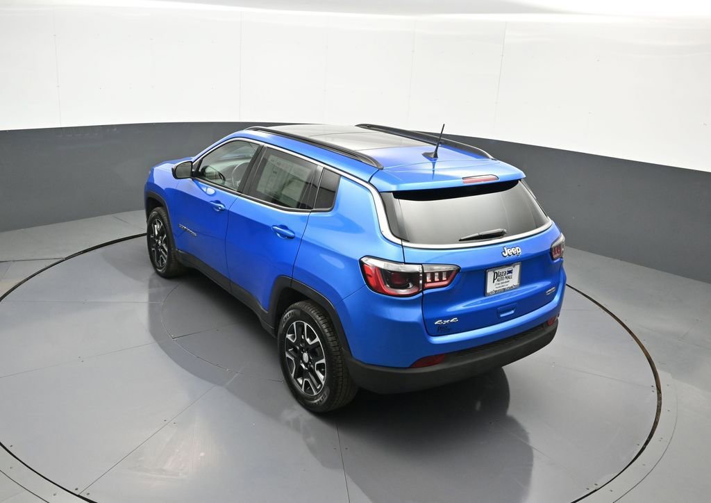 Used 2022 Jeep Compass Latitude w/ Sun and Sound Group AWD/4WD image 39
