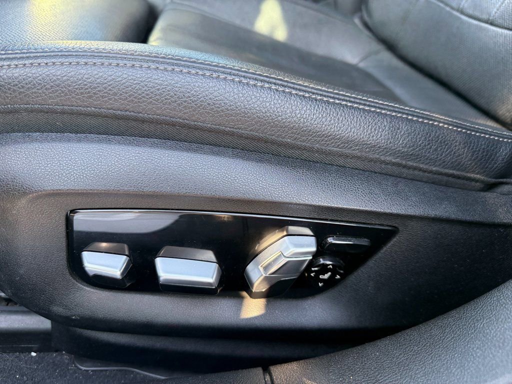 Used 2018 BMW 740e xDrive image 33