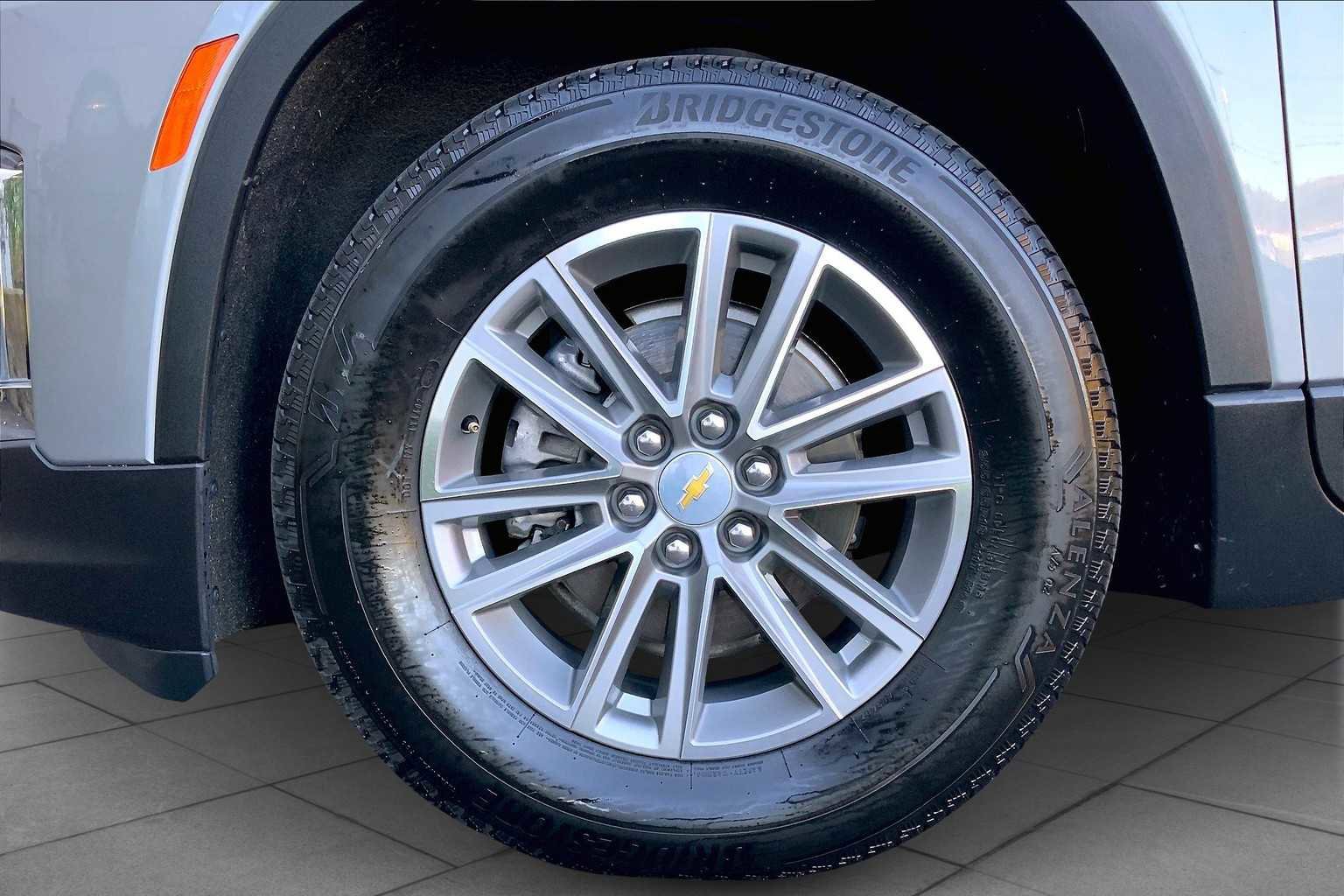 Used 2023 Chevrolet Traverse LT image 10