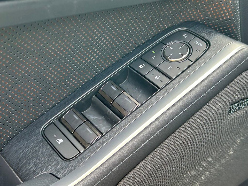 Used 2024 Lexus GX 550 w/ Accessory Package (2T) image 28