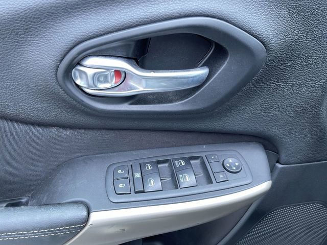 Used 2018 Jeep Cherokee Latitude image 22