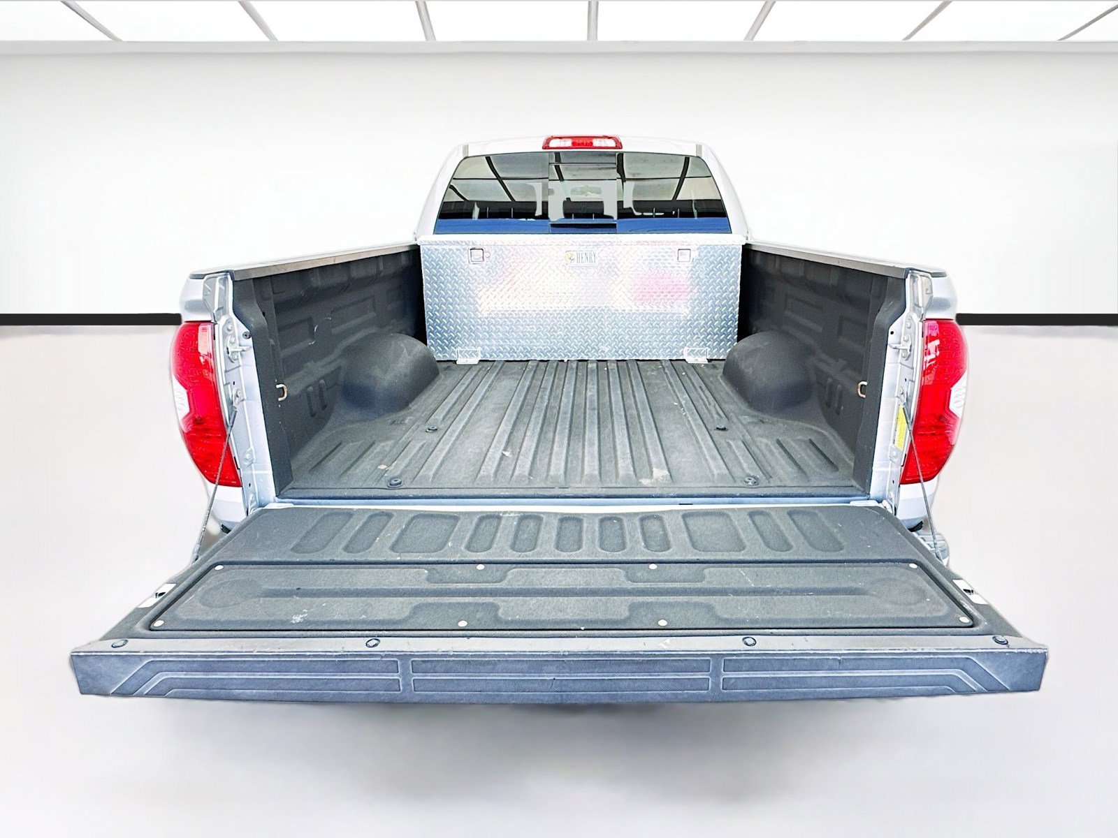 Used 2017 Toyota Tundra SR5 RWD image 16
