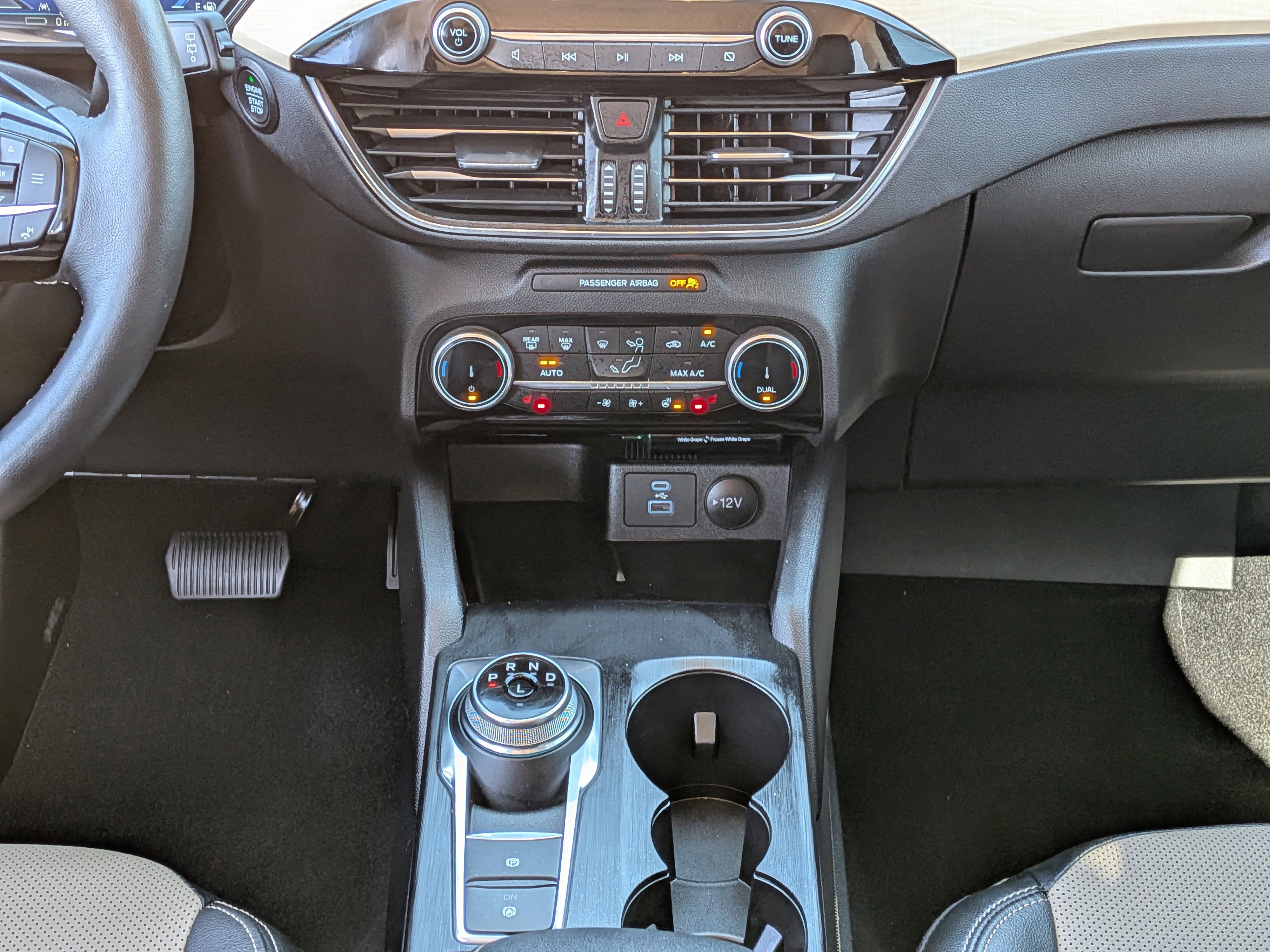 Used 2022 Ford Escape Titanium w/ Titanium Premium Package image 24