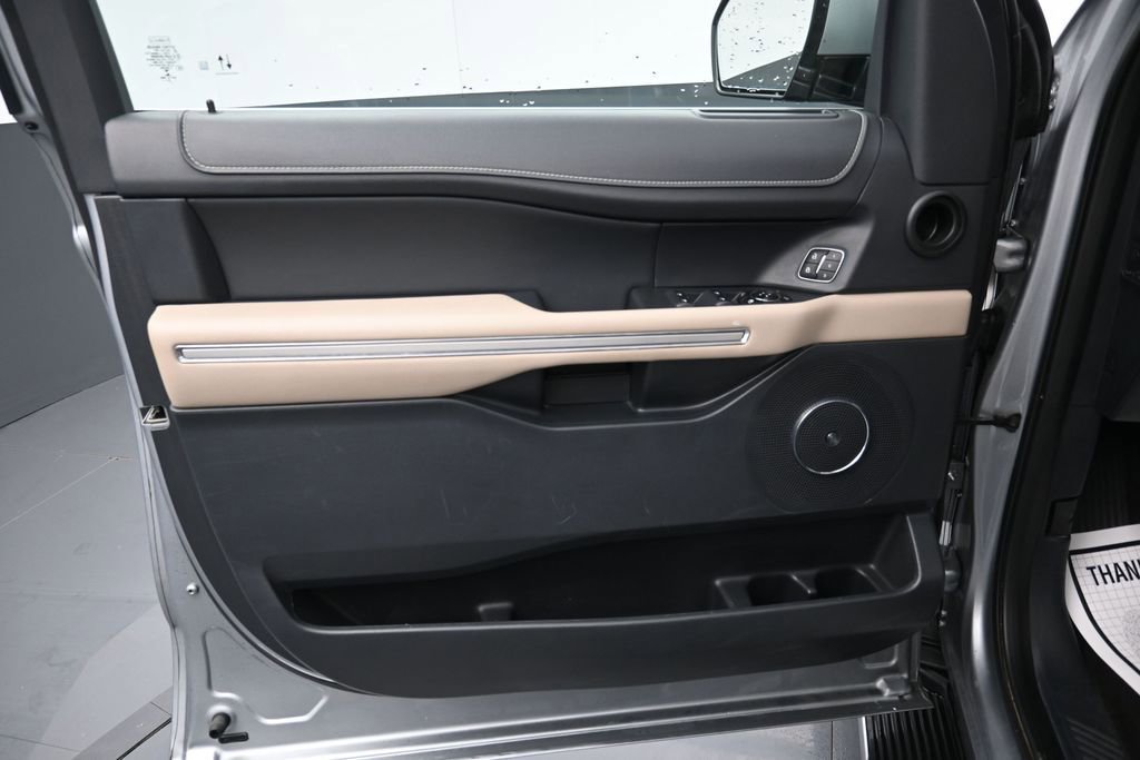 Used 2023 Ford Expedition Limited RWD image 9