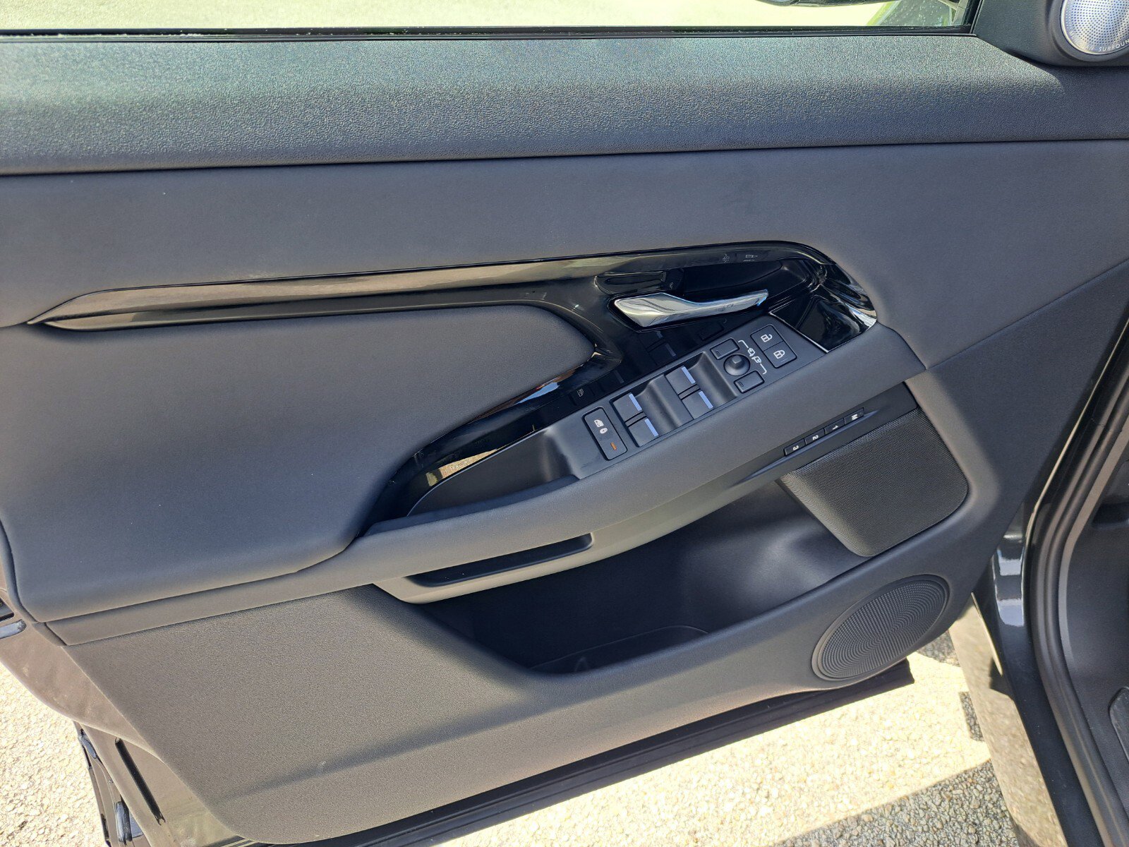 Certified 2024 Land Rover Range Rover Evoque Dynamic SE image 12