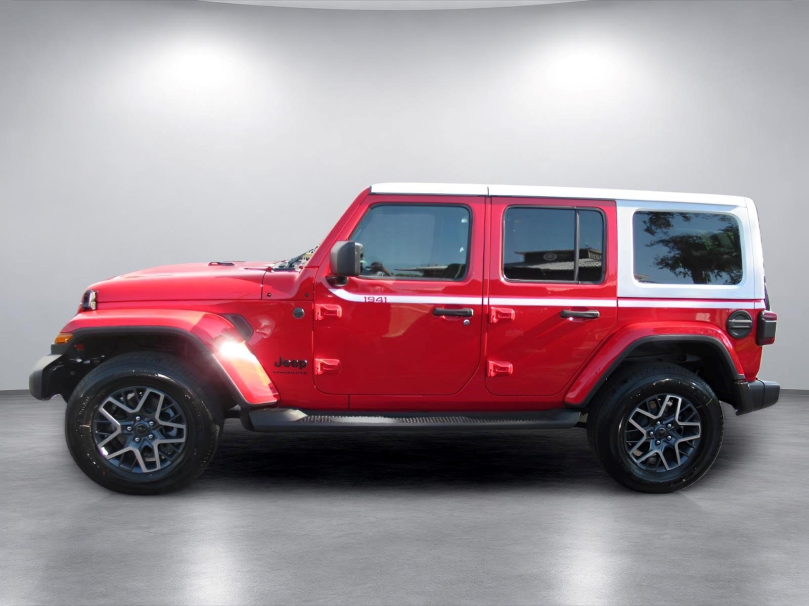 New 2026 Jeep Wrangler Unlimited Sahara w/ Whitecap Package AWD/4WD image 4