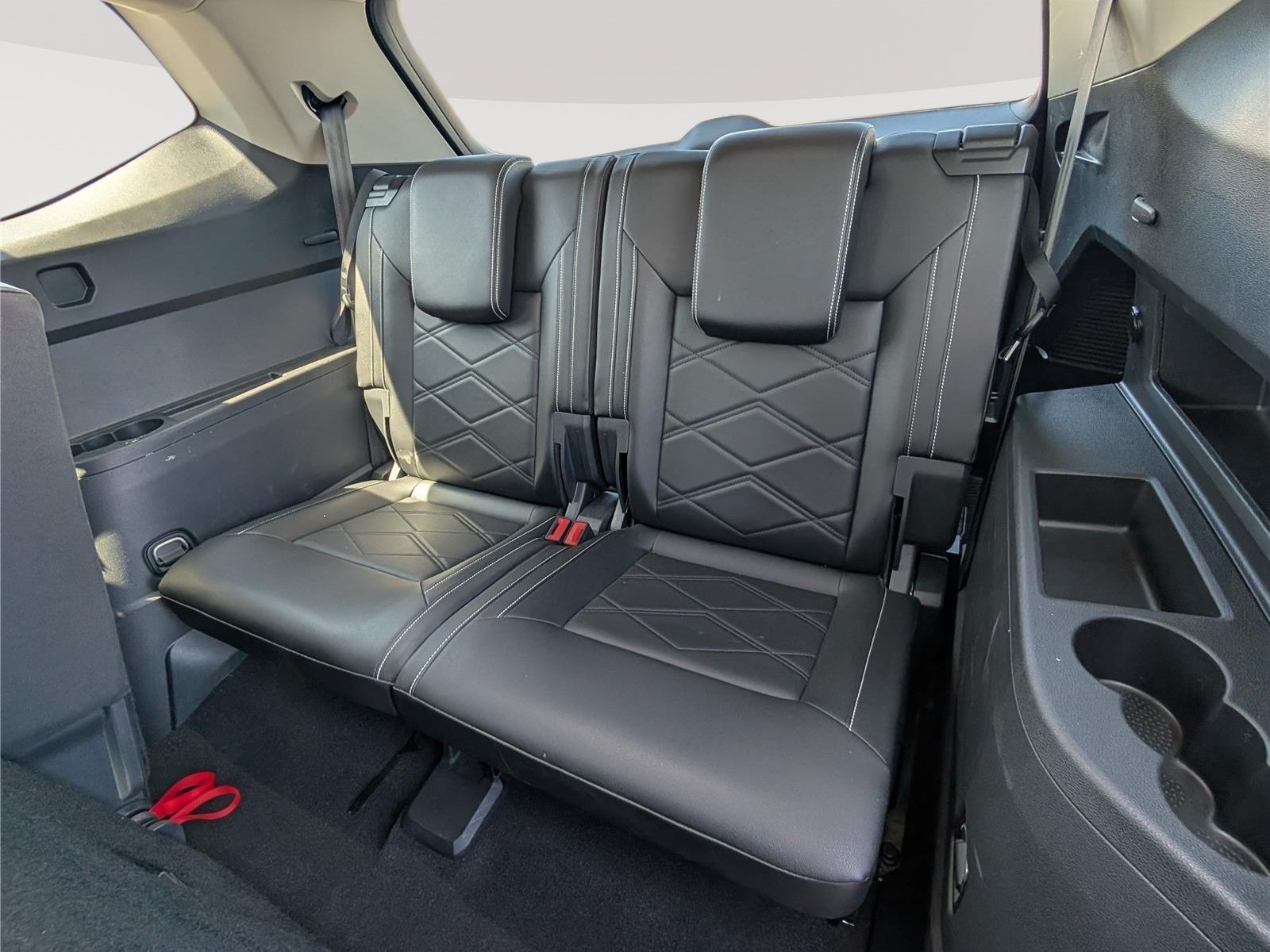 Used 2025 Volkswagen Atlas SE AWD/4WD image 16