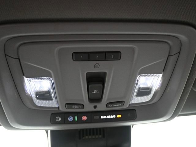 Used 2025 GMC Sierra 3500 SLT w/ SLT Convenience Package image 33