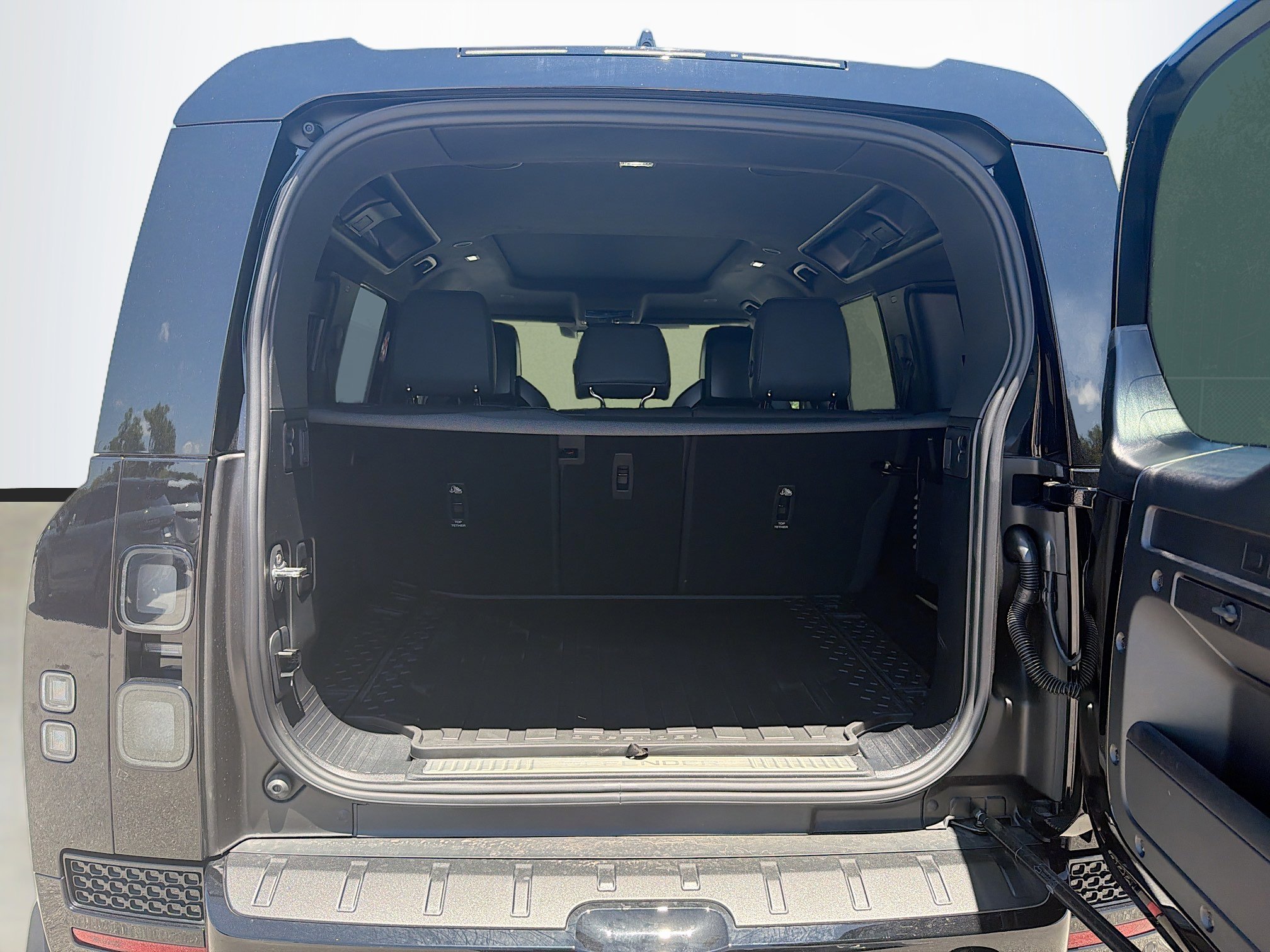 New 2026 Land Rover Defender 110 OCTA AWD/4WD image 12