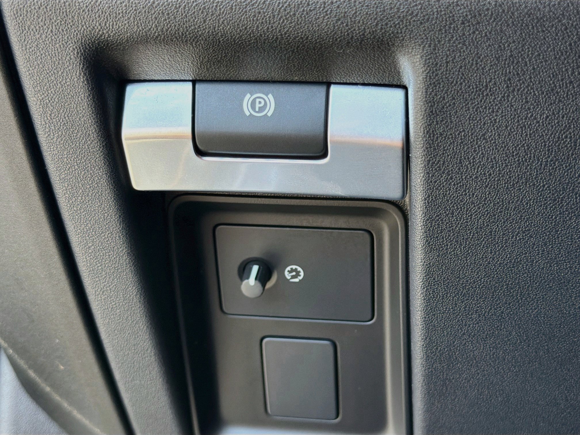 Used 2024 Land Rover Defender 110 Carpathian Edition AWD/4WD image 35