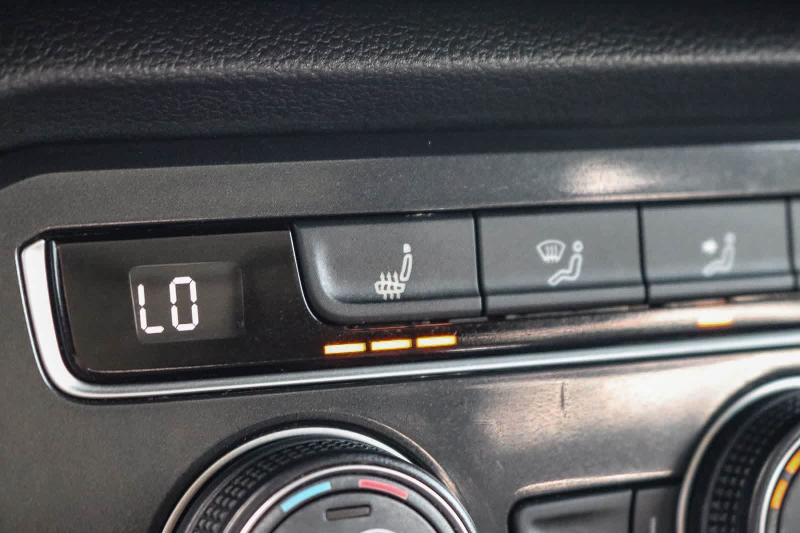 Used 2020 Volkswagen Tiguan SE FWD image 25
