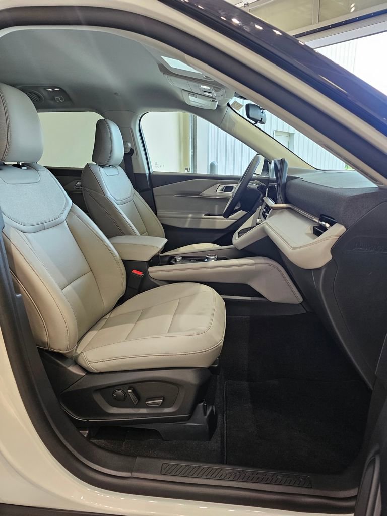 New 2025 Ford Explorer Active w/ Active Comfort Package image 24
