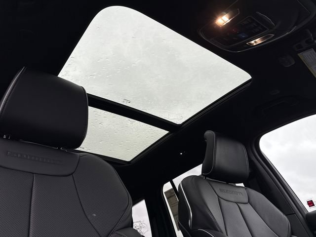 New 2025 Jeep Grand Cherokee Summit w/ Obsidian Package image 24