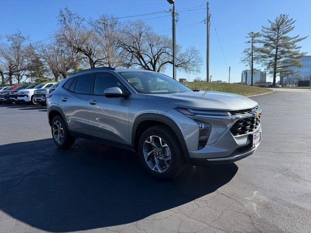 Used 2025 Chevrolet Trax LT w/ Driver Confidence Package image 7