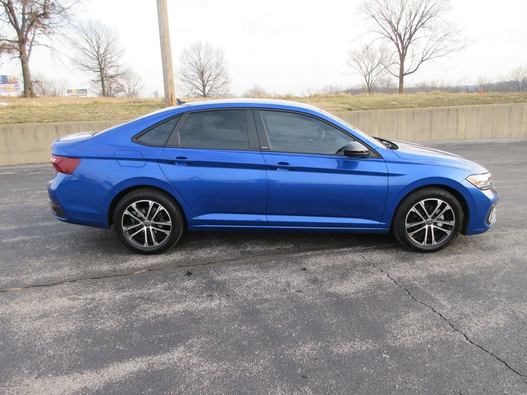Used 2024 Volkswagen Jetta Sport image 6