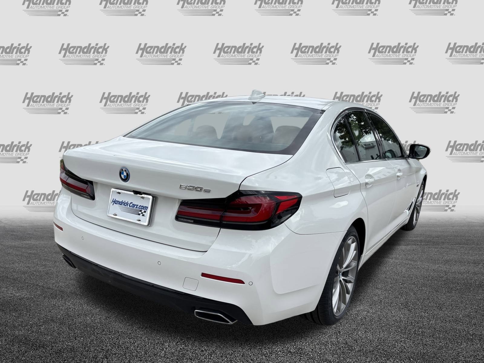Used 2023 BMW 530e w/ Premium Package image 10