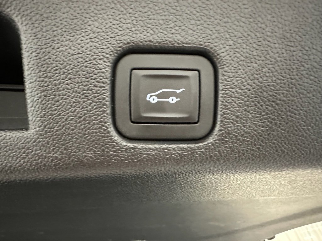 Used 2025 Buick Enclave Sport Touring image 14