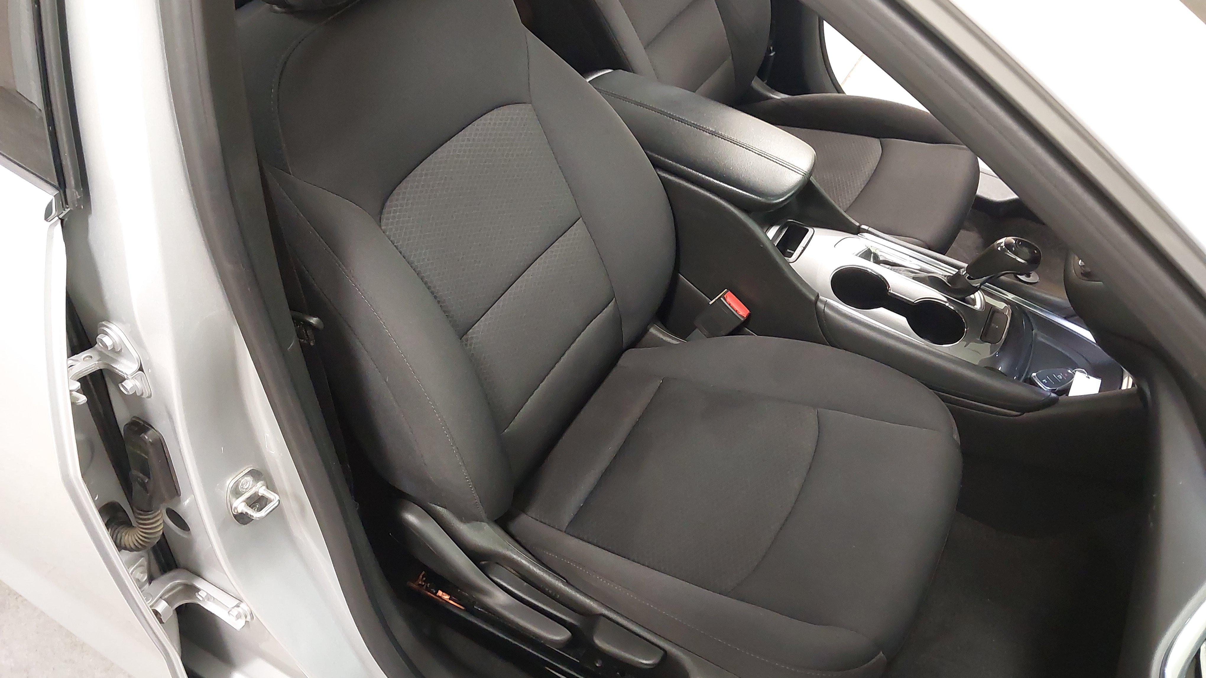 Used 2017 Chevrolet Malibu LT FWD image 28