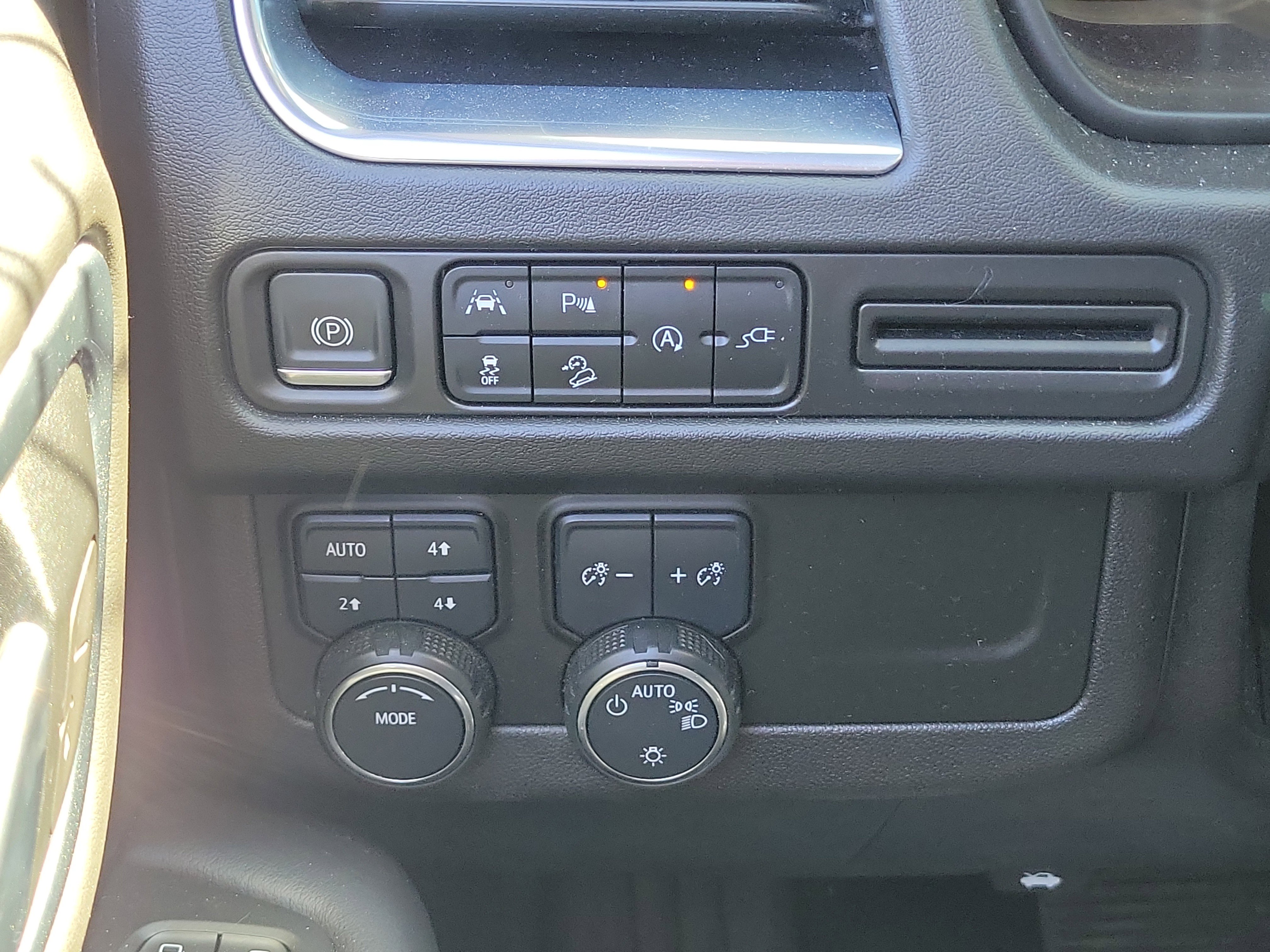 Used 2021 Chevrolet Suburban Z71 w/ Luxury Package image 22