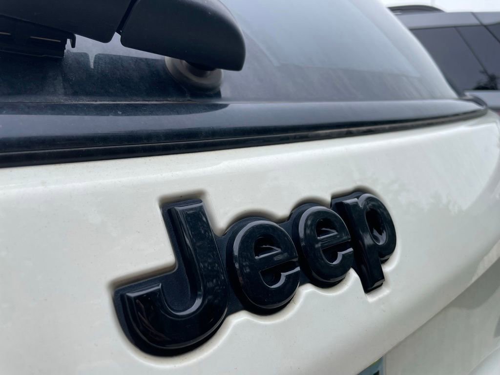 Used 2018 Jeep Compass Latitude w/ Popular Equipment Group AWD/4WD image 6