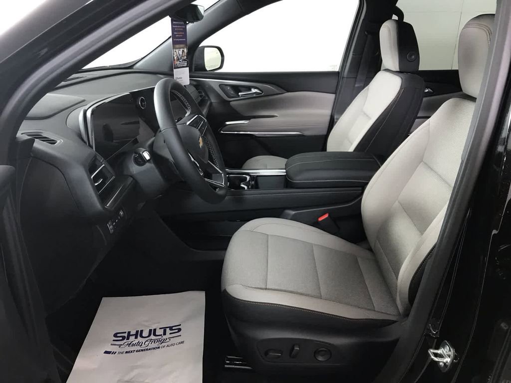 New 2026 Chevrolet Traverse LT w/ Driver Confidence Package AWD/4WD image 8