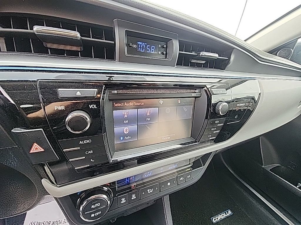 Used 2015 Toyota Corolla LE image 18