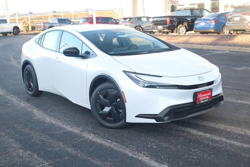 New 2026 Toyota Prius LE image 2