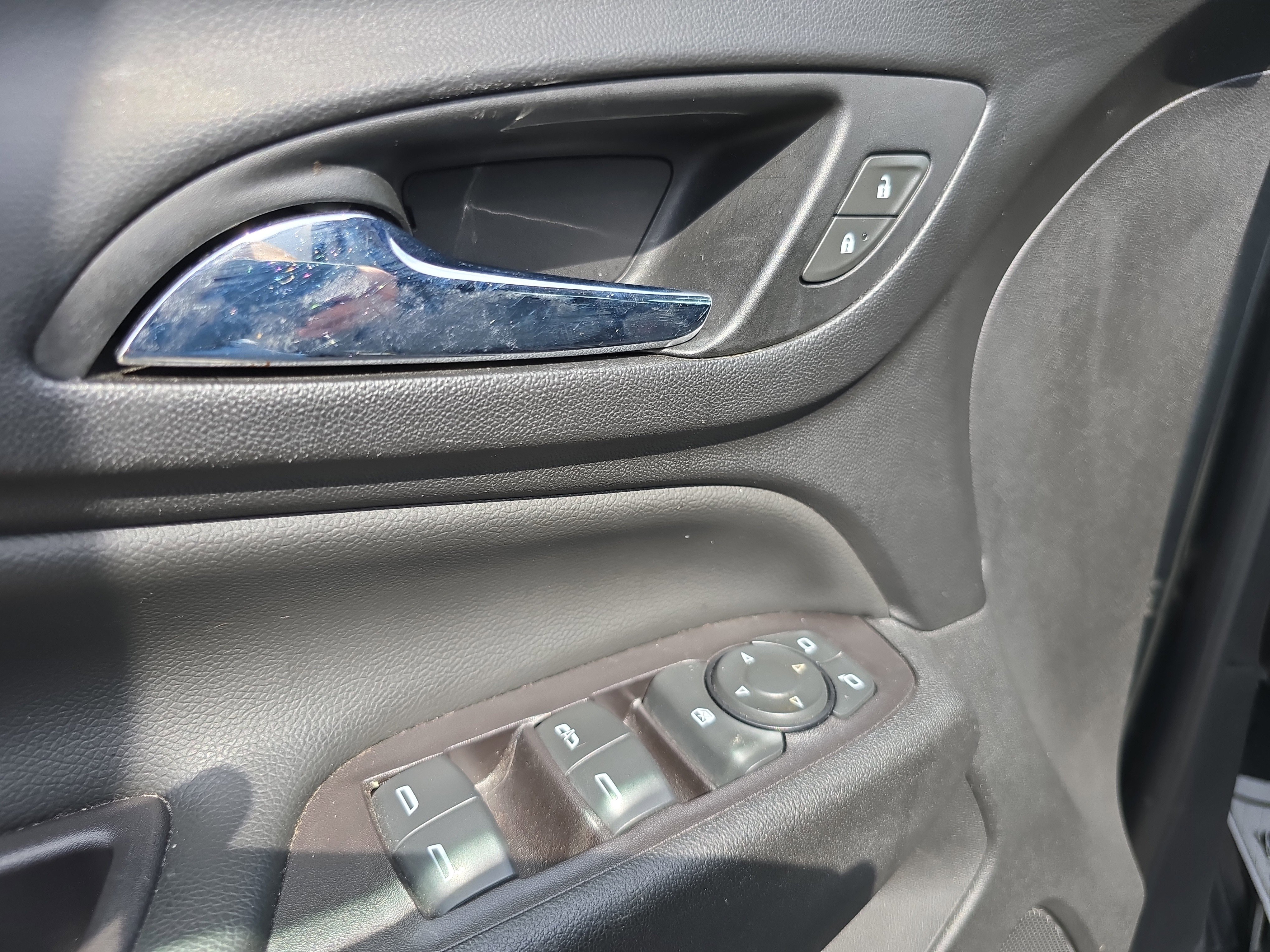 Used 2021 Chevrolet Equinox LT w/ LPO, Cargo Package image 16