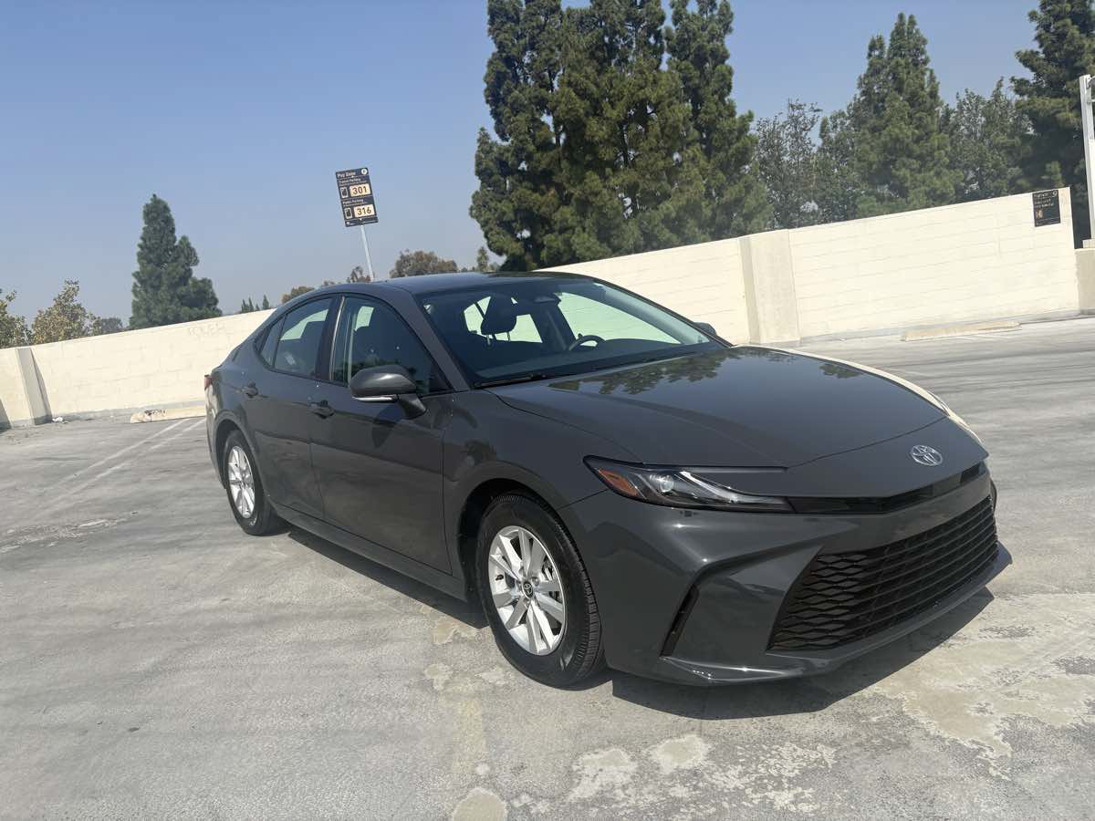 Used 2026 Toyota Camry LE FWD image 32