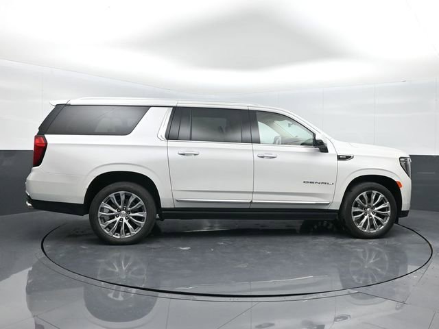 Used 2021 GMC Yukon XL Denali w/ Denali Premium Package image 8