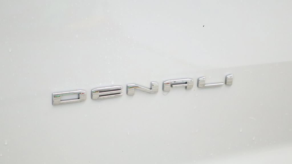 Used 2025 GMC Acadia Denali w/ Super Cruise Package image 17