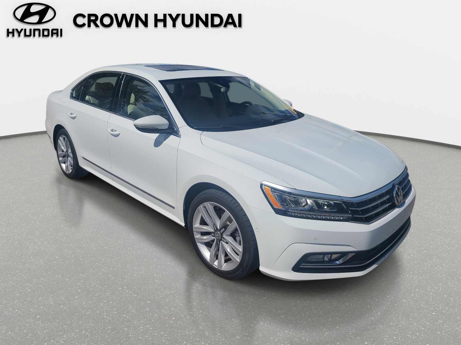 Used 2017 Volkswagen Passat 1.8T SEL Premium image 4