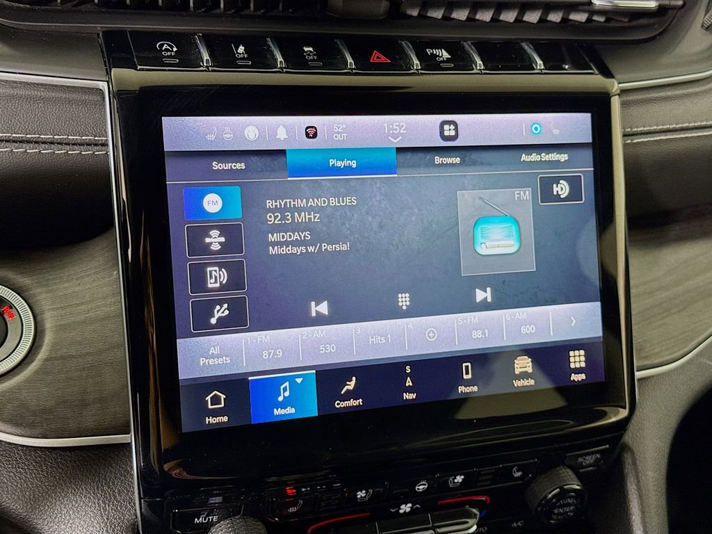 Used 2023 Jeep Grand Cherokee L Limited w/ Luxury Tech Group II AWD/4WD image 7