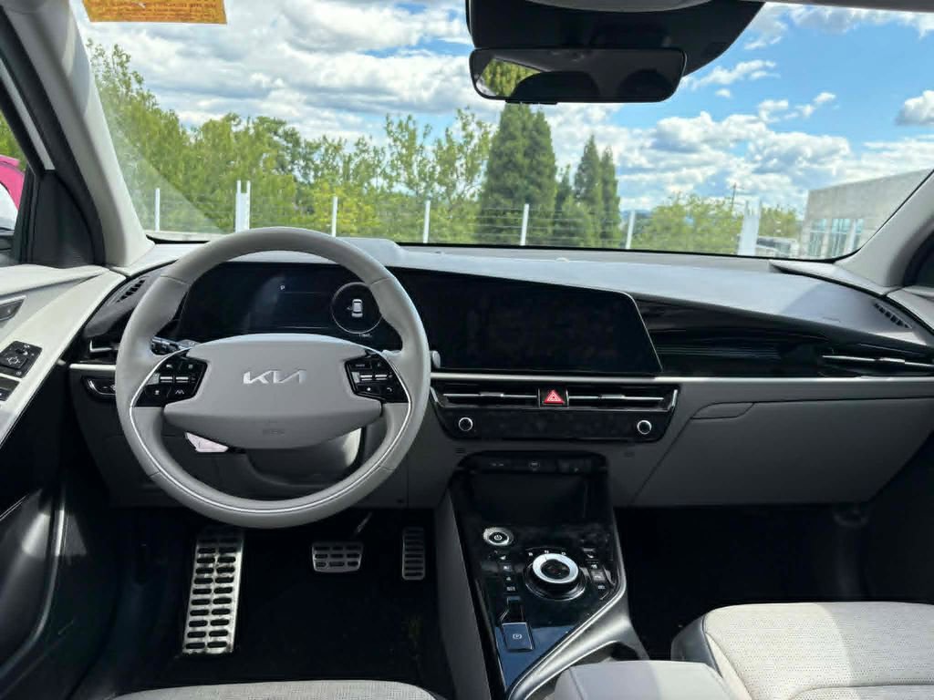 Certified 2024 Kia Niro Wave w/ Wave Preserve Package FWD image 43