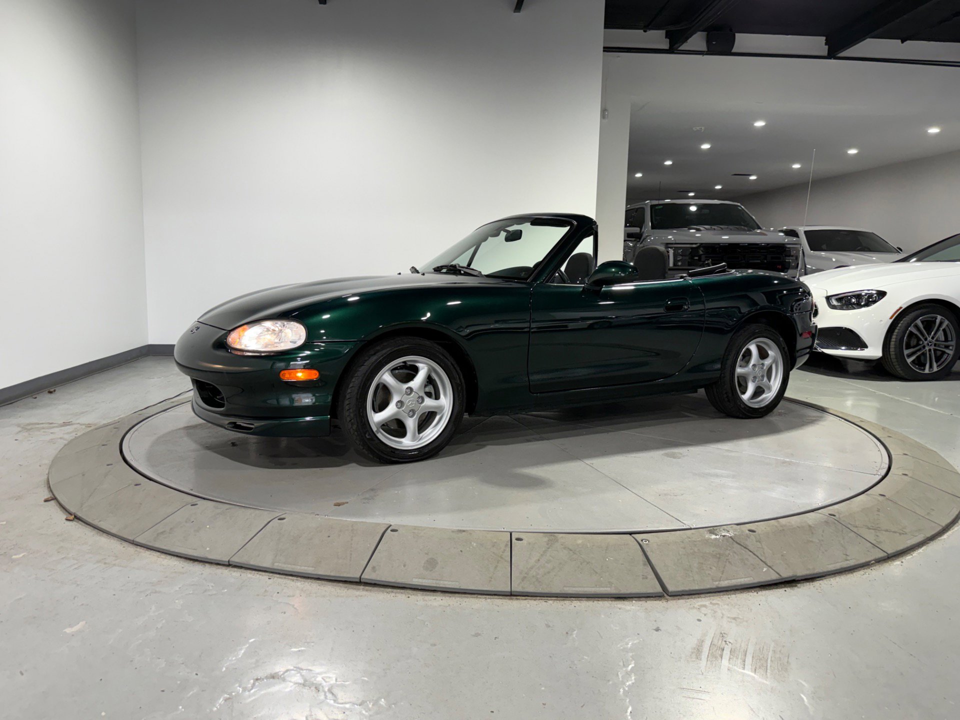 Used 1999 MAZDA MX-5 Miata RWD image 9