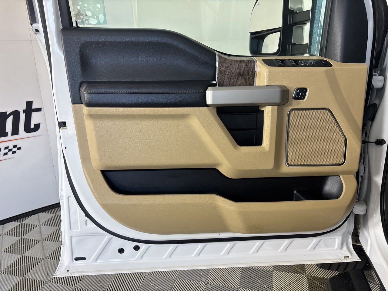 Used 2019 Ford F250 Lariat w/ Lariat Value Package image 8