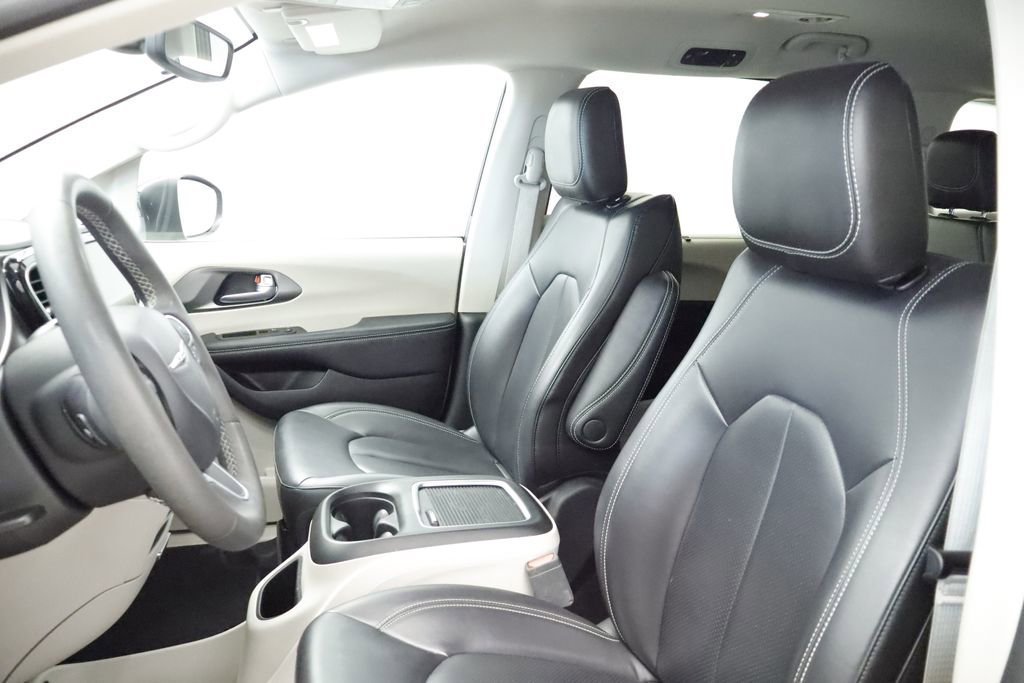 Certified 2023 Chrysler Pacifica Touring-L FWD image 28