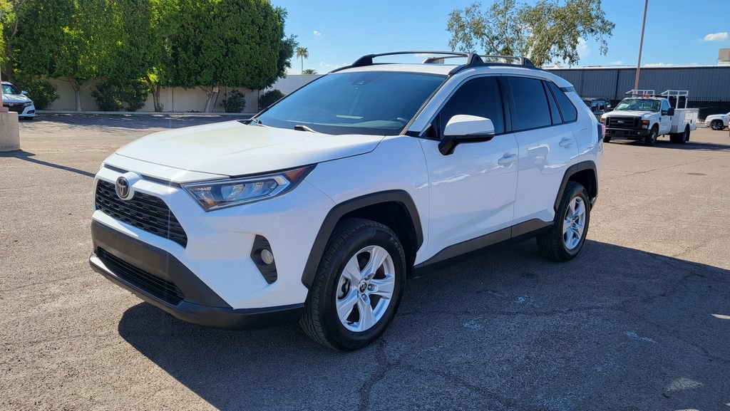 Used 2021 Toyota RAV4 XLE w/ Convenience Package FWD image 4