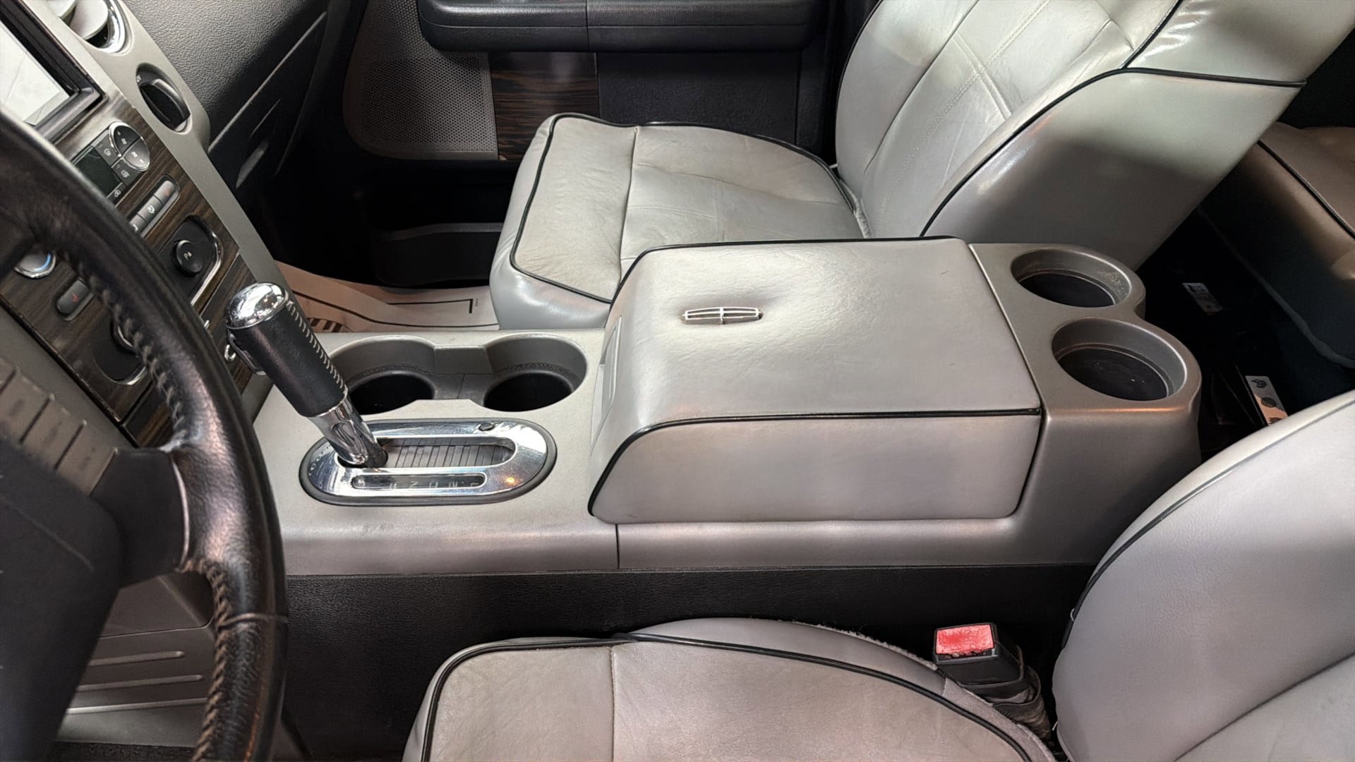 Used 2008 Lincoln Mark LT 4x4 image 25