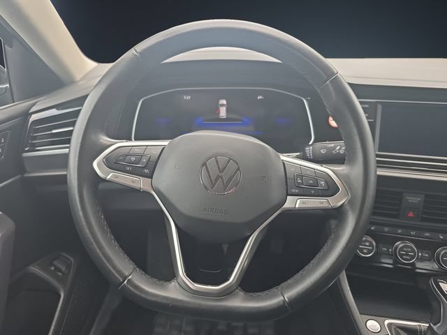 Used 2024 Volkswagen Jetta SE FWD image 12