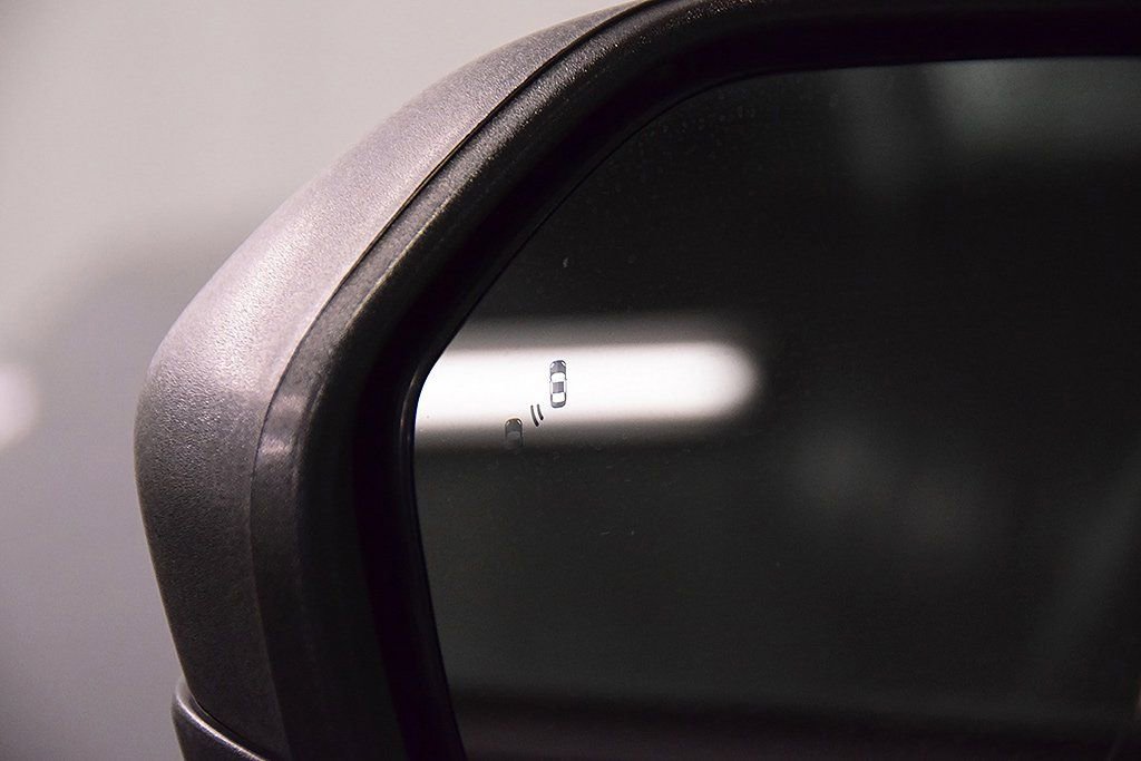 Used 2023 Ford Explorer XLT w/ Equipment Group 202A image 14