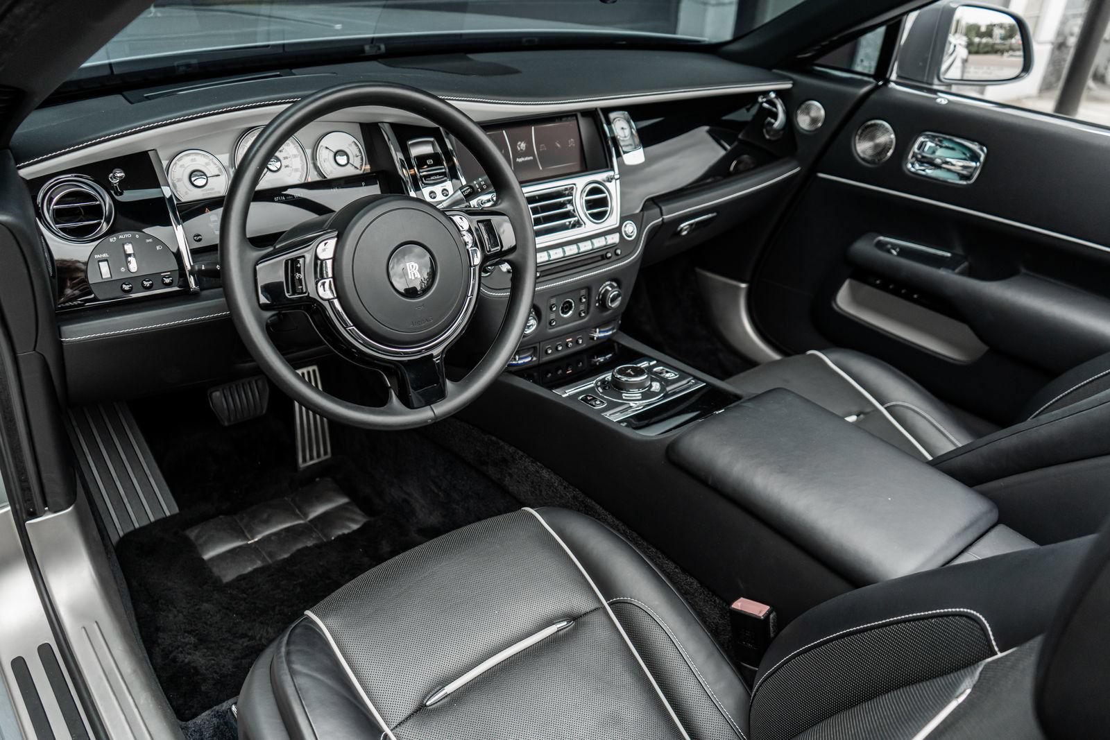 Used 2020 Rolls-Royce Dawn RWD image 30