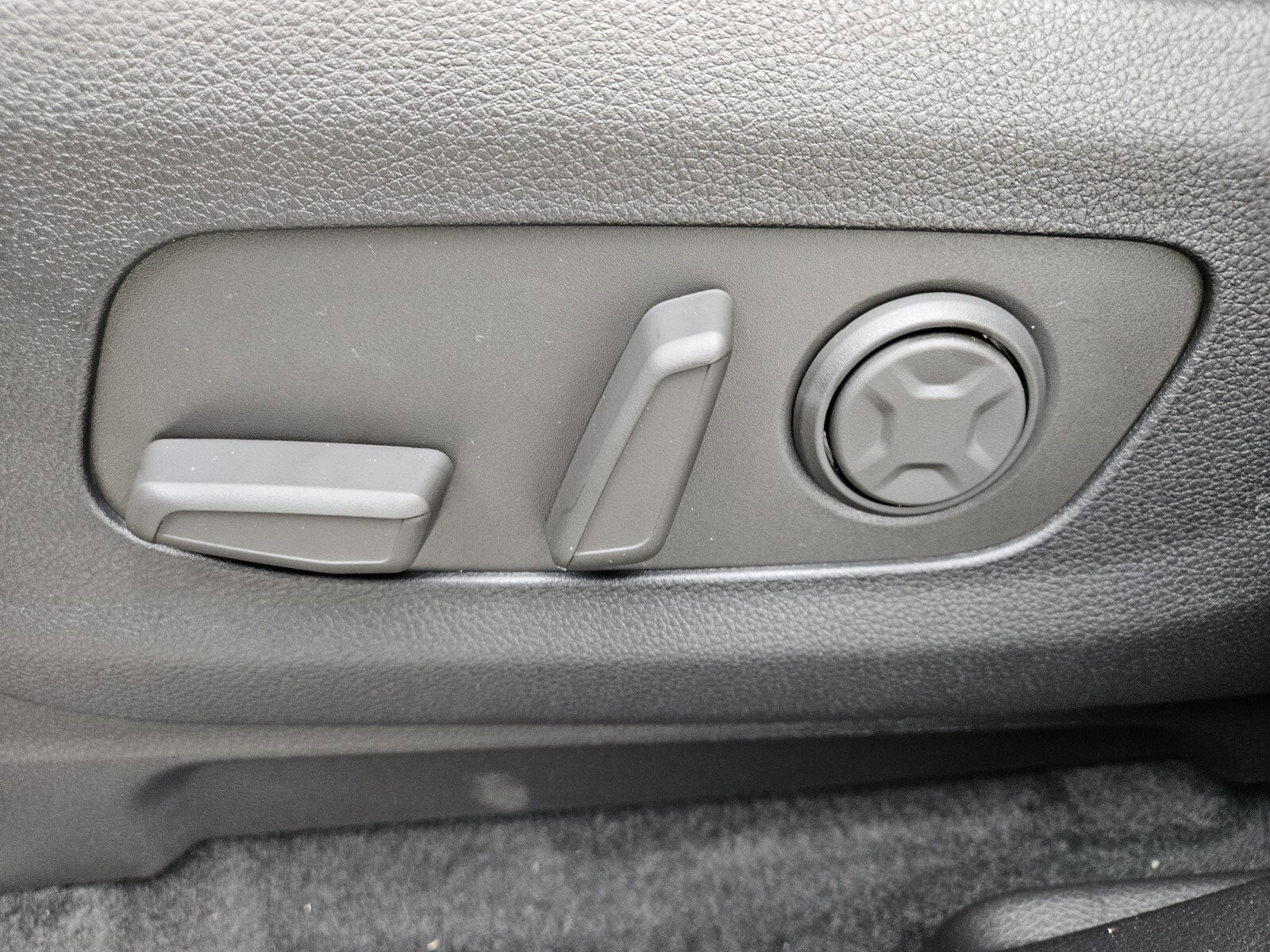 New 2026 Kia Carnival EX image 9