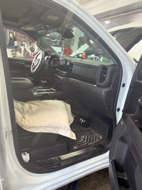 Used 2022 Chevrolet Silverado 1500 LT Trail Boss w/ LT Trail Boss Premium Package AWD/4WD image 7